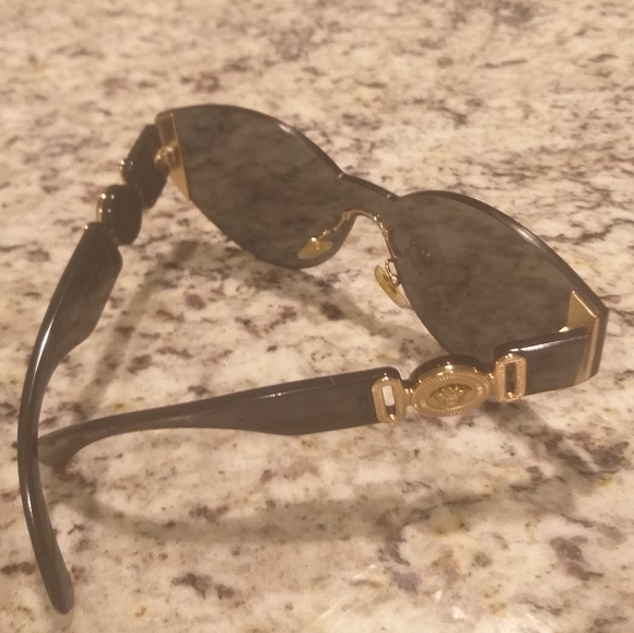 VERSACE MEDUSA SUNGLASSES 😎 - Picture 5 of 12